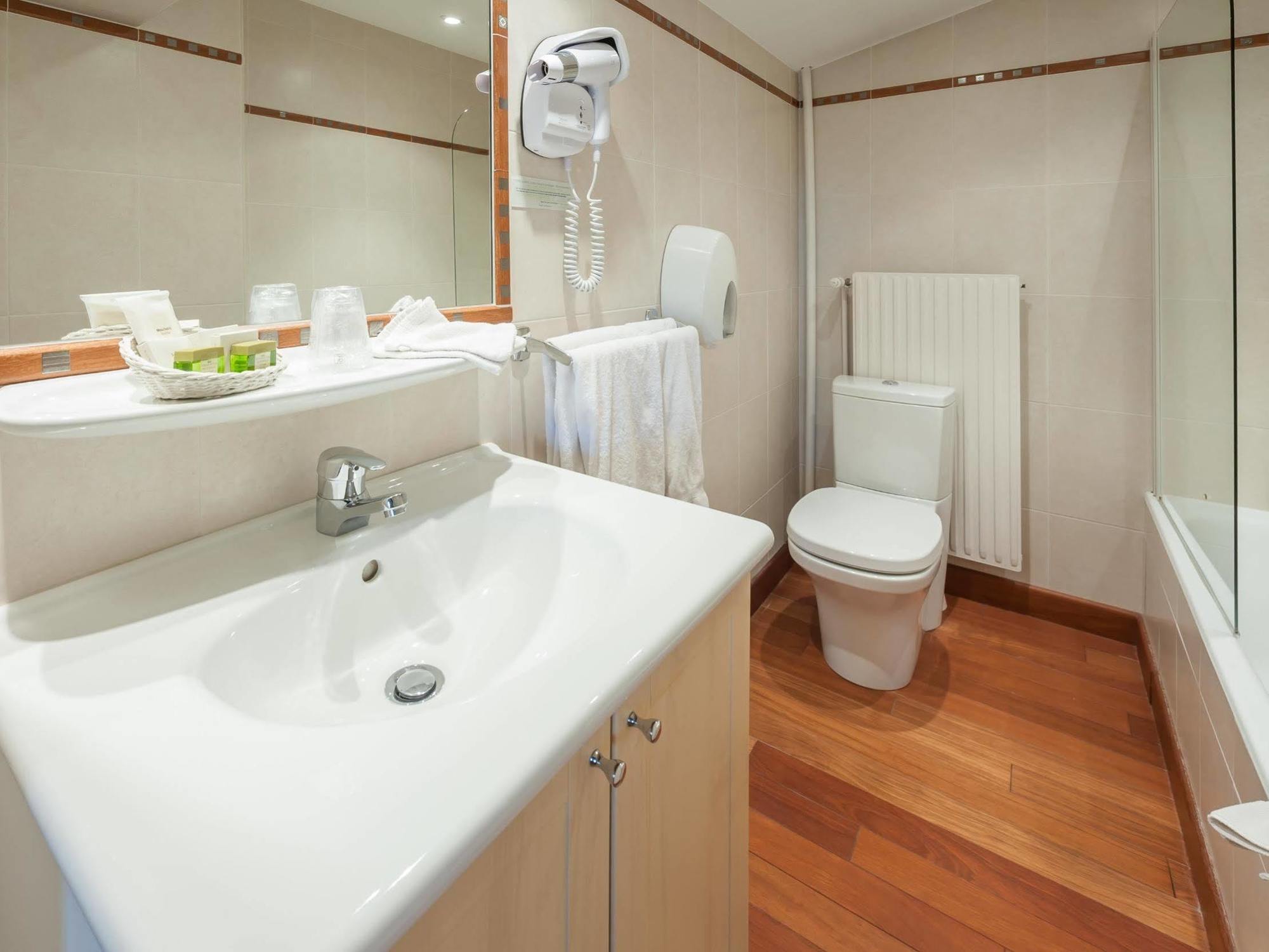 Hotel Restaurant Emile Job Montmerle-sur-Saone Zewnętrze zdjęcie
